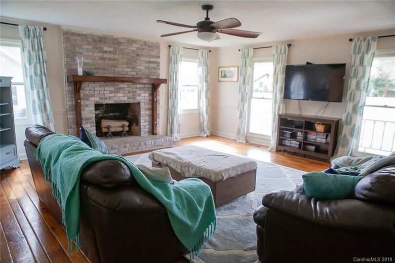 4528 Oak Dr, Charlotte, NC 28269
