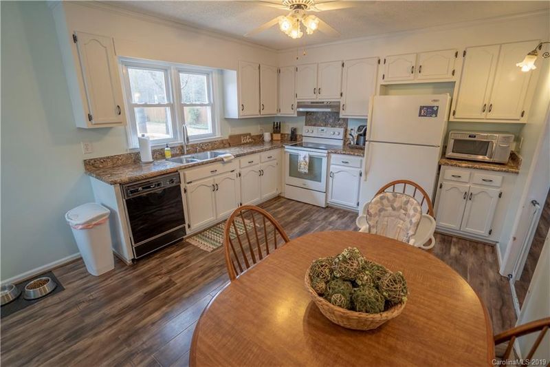 611 Westway Dr, Gastonia, NC 28054