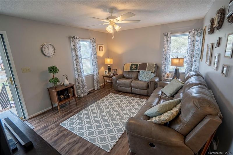 611 Westway Dr, Gastonia, NC 28054