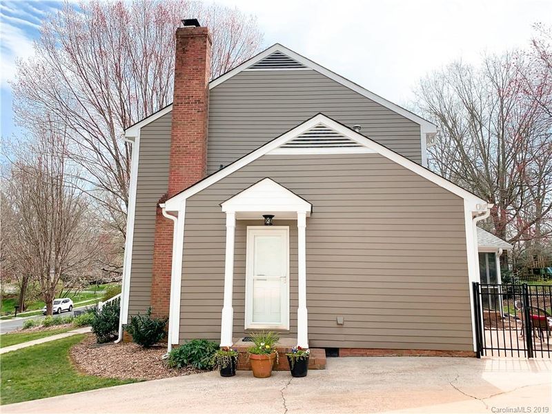 3346 Stocktie Rd, Charlotte, NC 28210