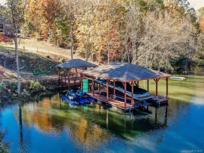 6885 Kingfisher Ct, Denver, NC 28037