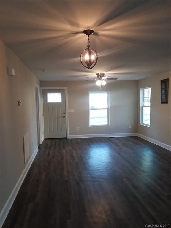 1206 E 11th St, Kannapolis, NC 28083