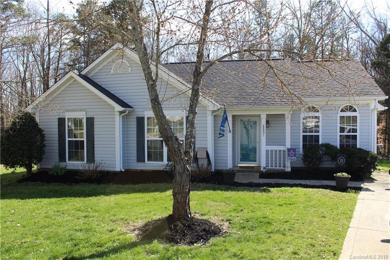8801 Shady Pine Ct, Charlotte, NC 28214