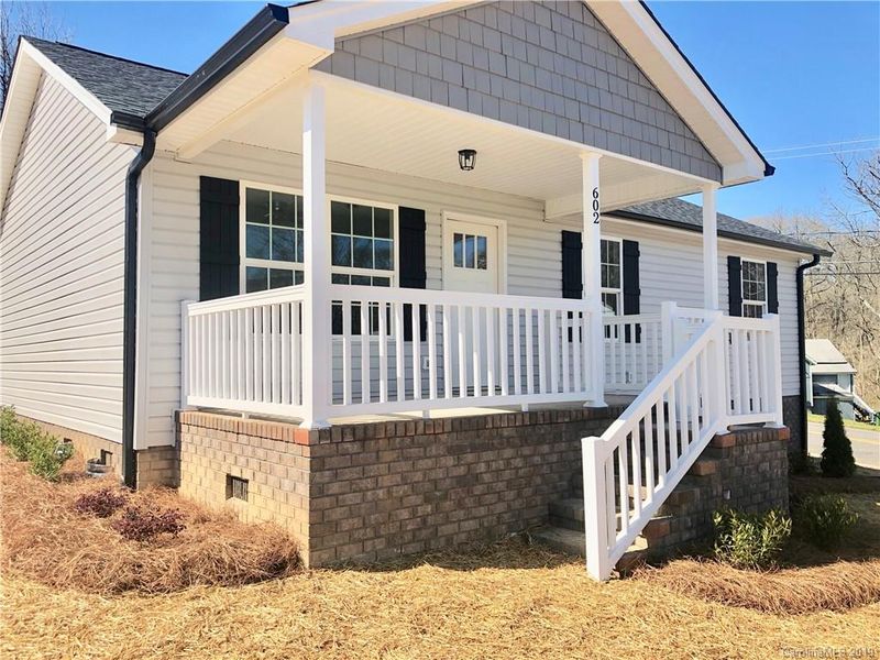 602 Noles Dr, Mount Holly, NC 28120