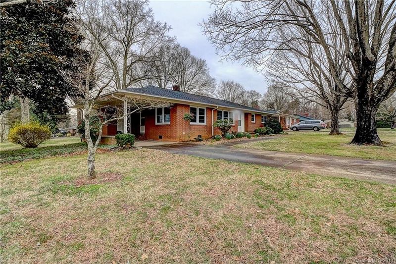 806 Washburn St, Cherryville, NC 28021