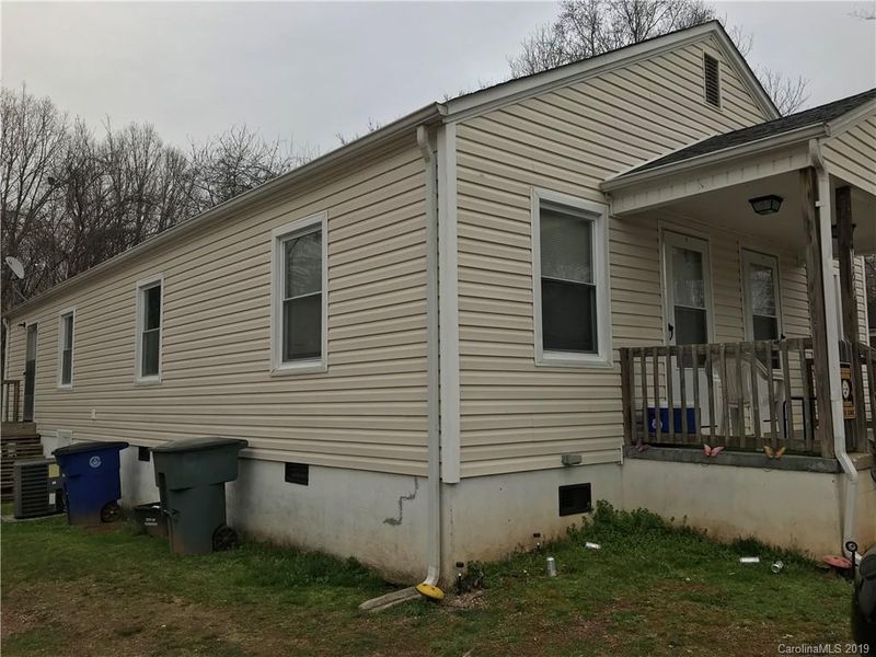 178 6th Avenue Dr SW #6, Conover, NC 28613