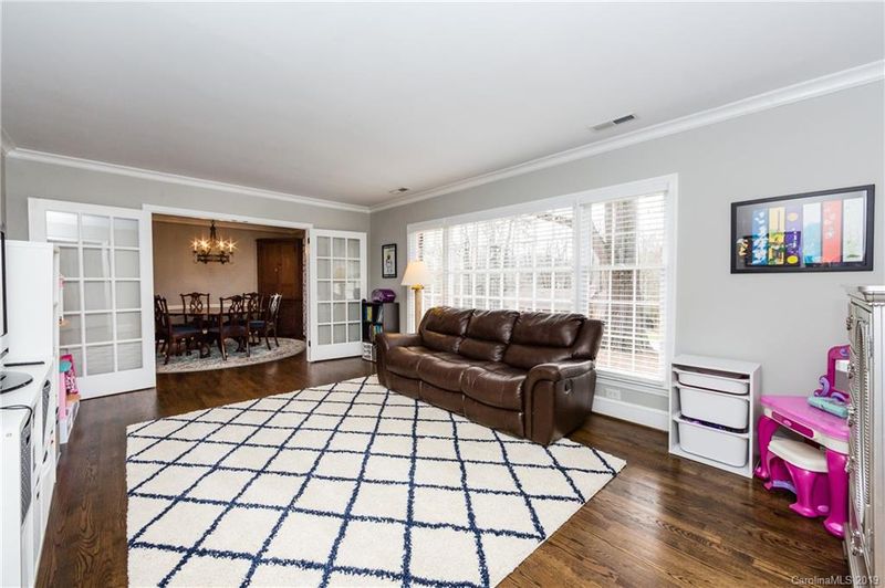 2118 Sagamore Rd, Charlotte, NC 28209