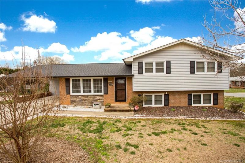 2304 24th Ave, Hickory, NC 28601