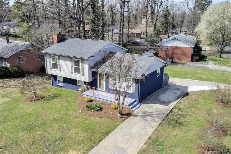 4025 Tipperary Pl, Charlotte, NC 28215