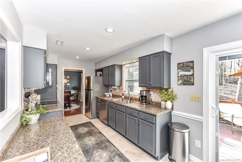 200 Sandymead Rd, Matthews, NC 28105