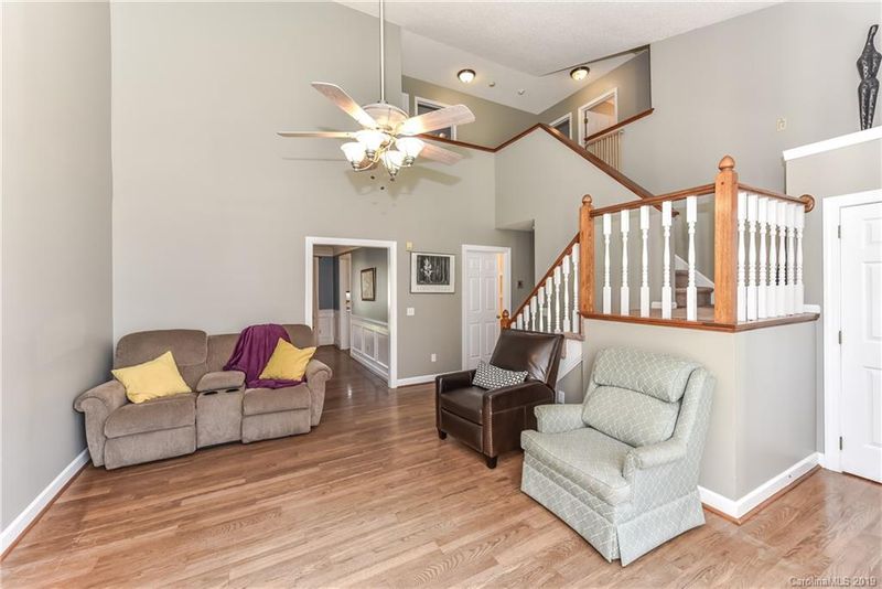 9642 Newby Ln, Matthews, NC 28105