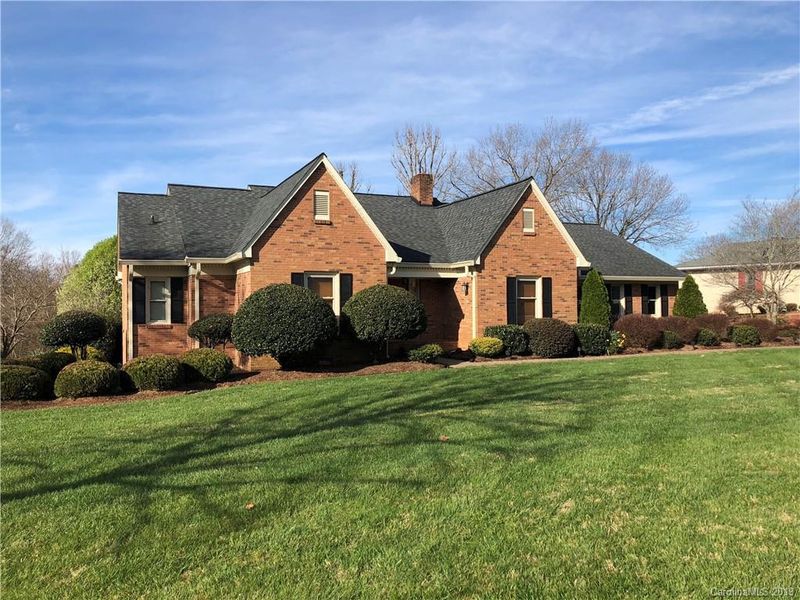 2221 Fairways Dr, Cherryville, NC 28021