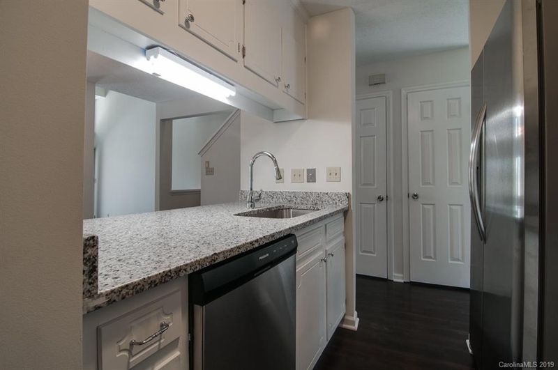 8029 Charter Oak Ln, Charlotte, NC 28226