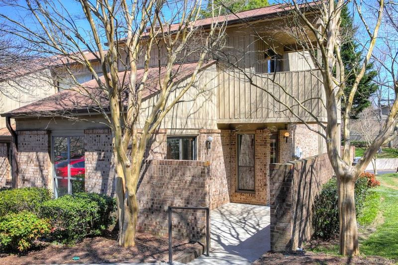 8029 Charter Oak Ln, Charlotte, NC 28226