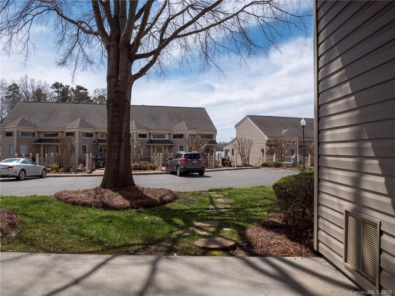 14540 Waterside Dr, Charlotte, NC 28278