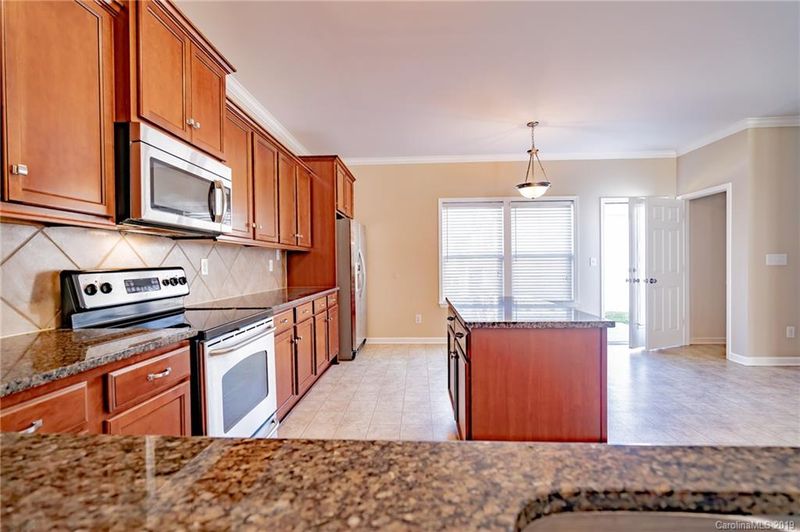 4303 Houldsworth Dr, Charlotte, NC 28213