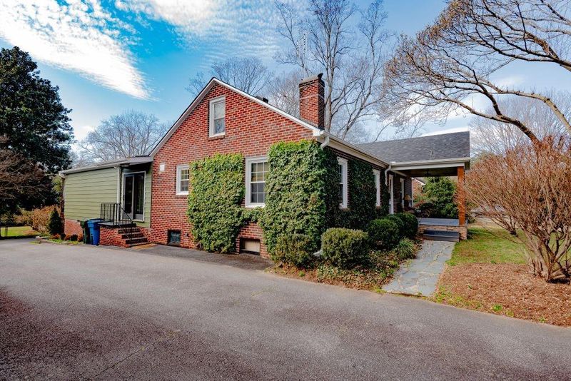 357 7th Ave, Hickory, NC 28601