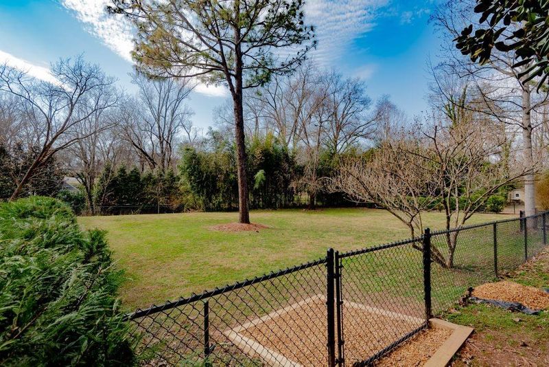357 7th Ave, Hickory, NC 28601