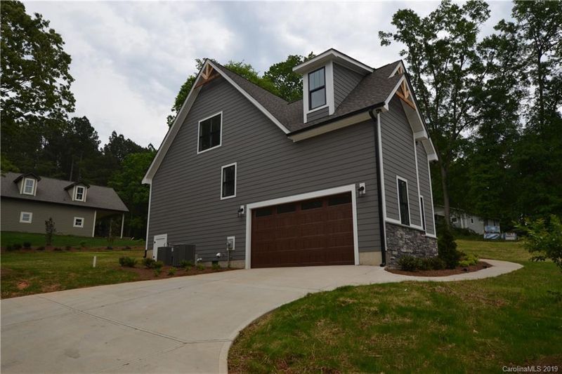307 Riverside Dr, Mount Holly, NC 28120