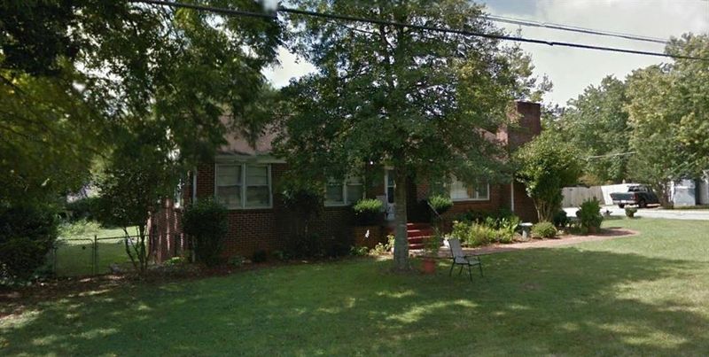 2337 4th St NE, Hickory, NC 28601