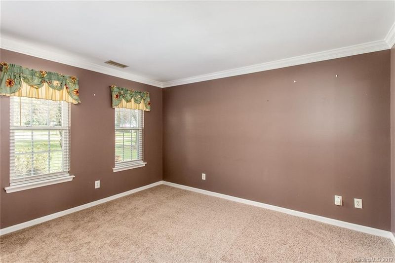 6000 Forest Pond Dr, Charlotte, NC 28262