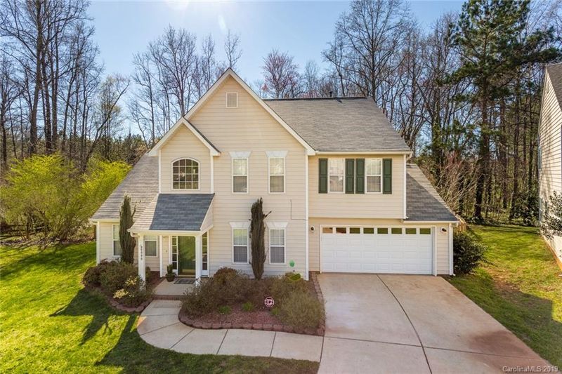 6000 Forest Pond Dr, Charlotte, NC 28262