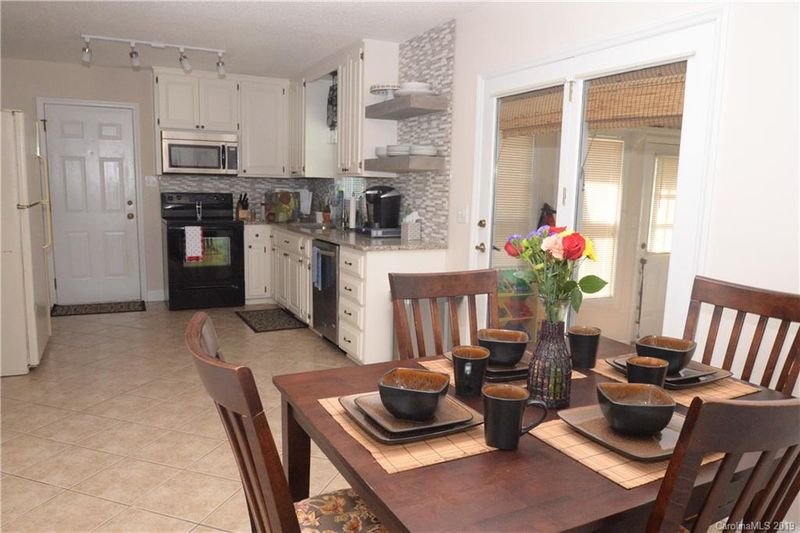 8724 Middleton Cir, Harrisburg, NC 28075