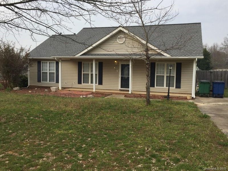 825 White Oak Ln, Matthews, NC 28104