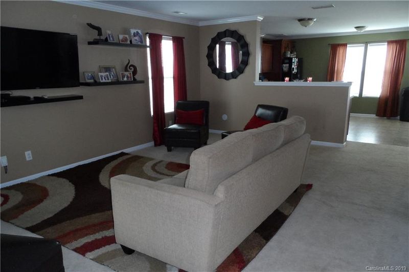 2518 Stream Bank Dr, Charlotte, NC 28269
