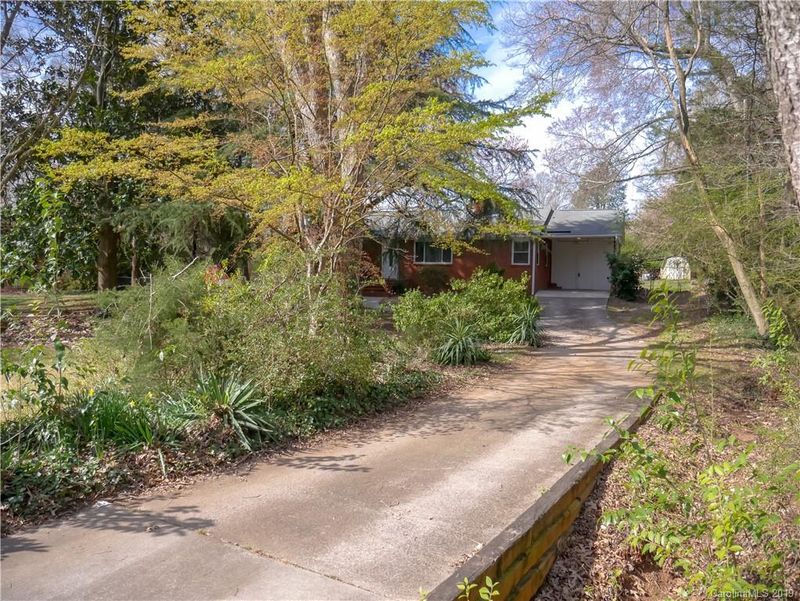 6729 Lakeside Dr, Charlotte, NC 28215
