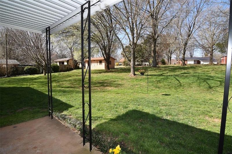 1012 2nd St SE, Conover, NC 28613