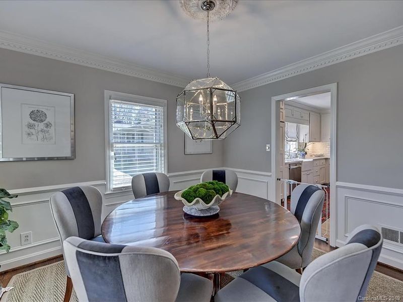 3918 Barclay Downs Dr, Charlotte, NC 28209