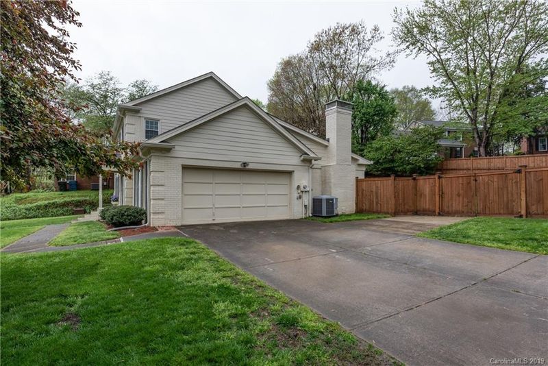 720 Walnut Point Dr, Matthews, NC 28105