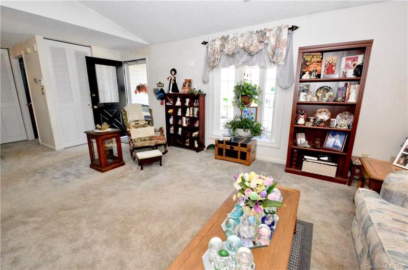 5922 Sunrise Ct, Charlotte, NC 28212