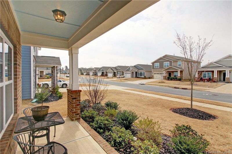 140 Willow Valley Dr, Mooresville, NC 28115