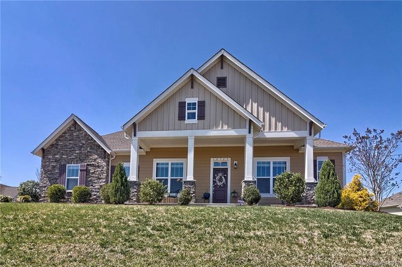 10529 Spring Crest Dr, Harrisburg, NC 28075
