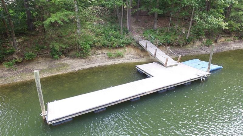 165 Ross Rd, Mooresville, NC 28117