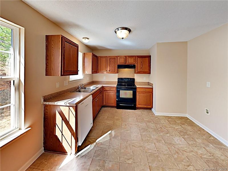 2516 Pine Bark Ct, Gastonia, NC 28052