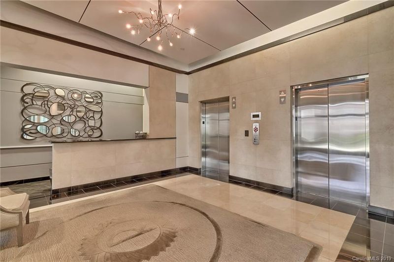 435 S Tryon St #806, Charlotte, NC 28202