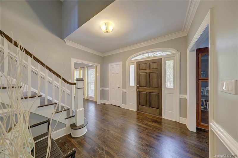 317 Amanda Dr, Matthews, NC 28104