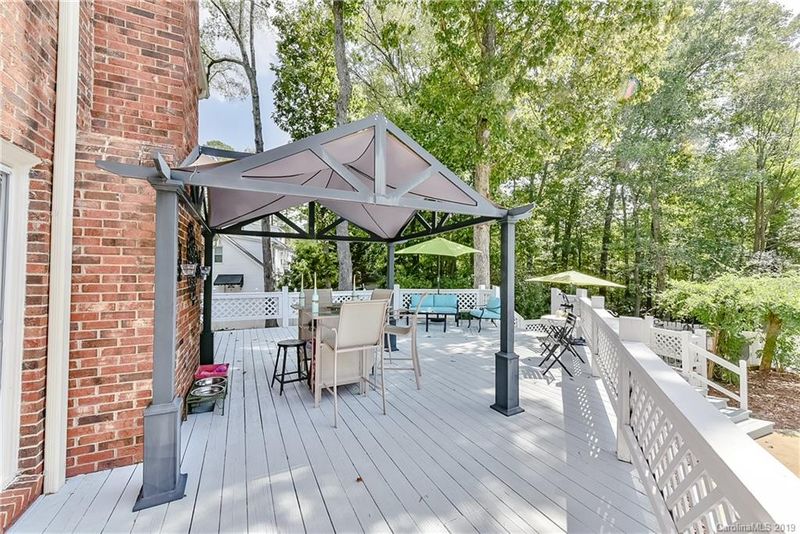 8200 Quarters Ln, Mint Hill, NC 28227