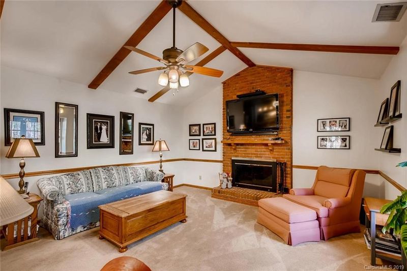 501 Grayson Ct, Matthews, NC 28105
