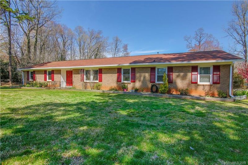 6904 Hillswick Dr, Charlotte, NC 28215