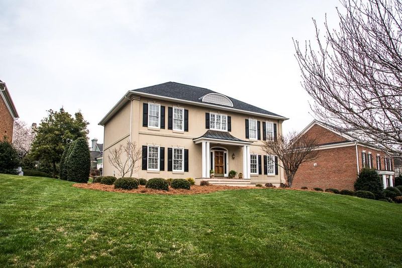 4145 3rd St NW, Hickory, NC 28601
