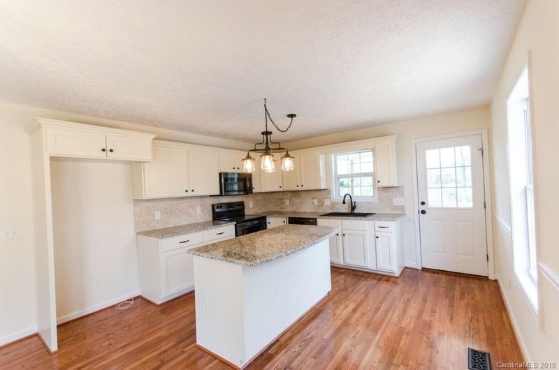 7290 Hull Rd, Cherryville, NC 28021