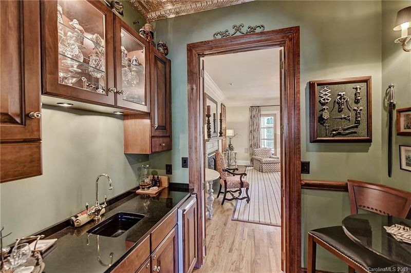 2922 Heathmoor Ln, Charlotte, NC 28211