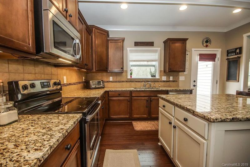 3279 Brickwood Cir, Midland, NC 28107