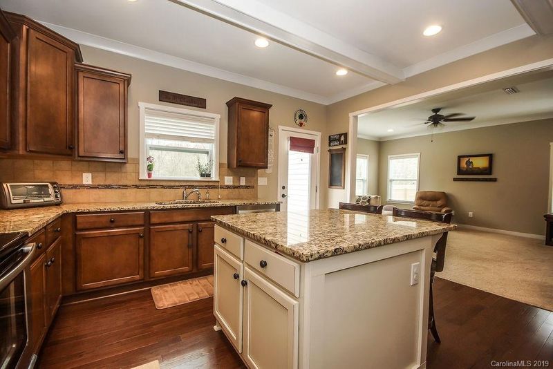 3279 Brickwood Cir, Midland, NC 28107