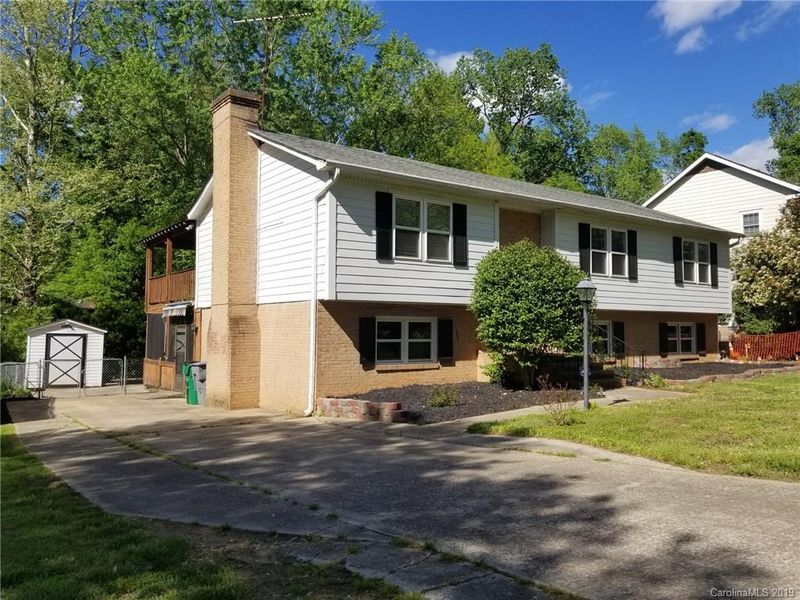 7508 Castlebar Rd, Charlotte, NC 28270