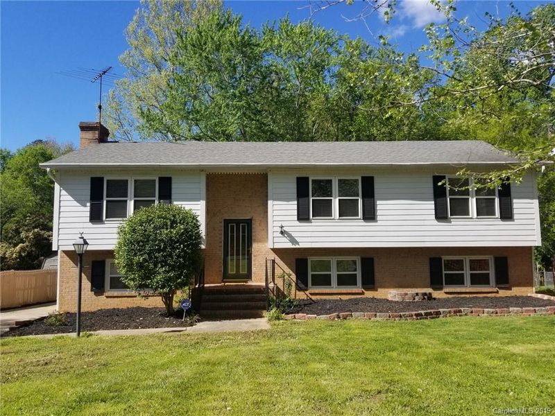 7508 Castlebar Rd, Charlotte, NC 28270